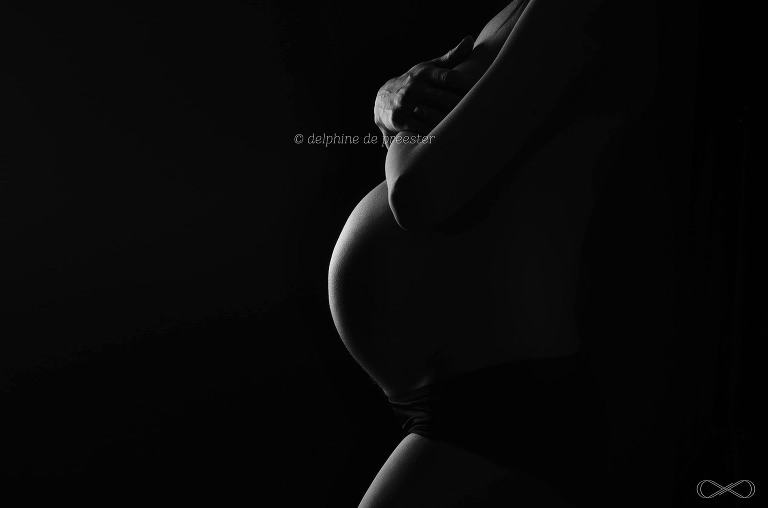 photos de grossesse en noir et blanc