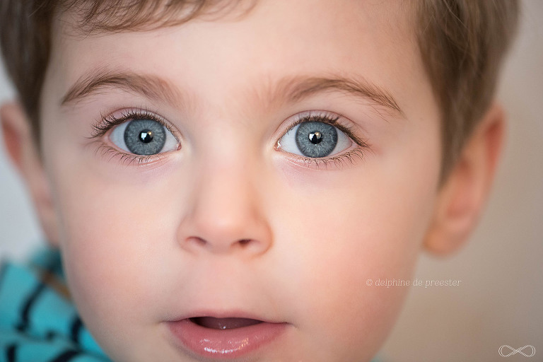 photos enfant avec les yeux bleus