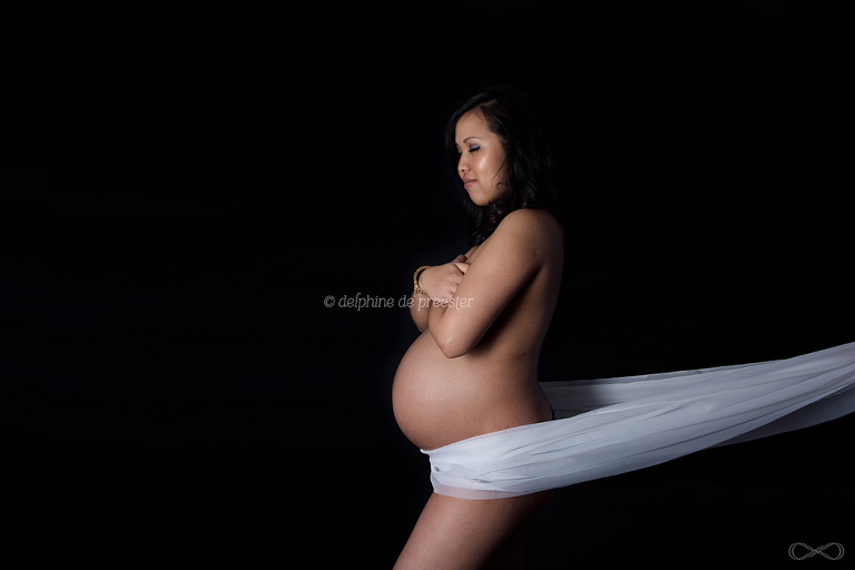 photo femme enceinte avec un voilage