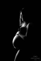 photo de grossesse en clair obscur