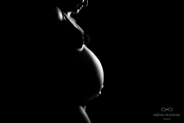 Photo femme enceinte clair obscur