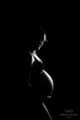 photo femme enceinte clair obscur