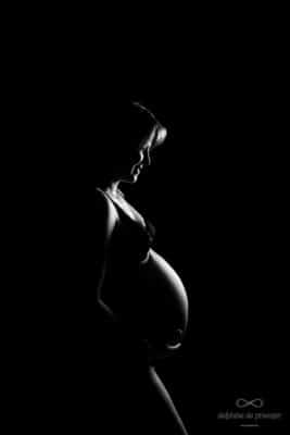 photo femme enceinte clair obscur