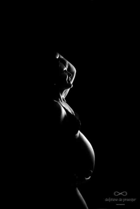 photo femme enceinte clair obscur