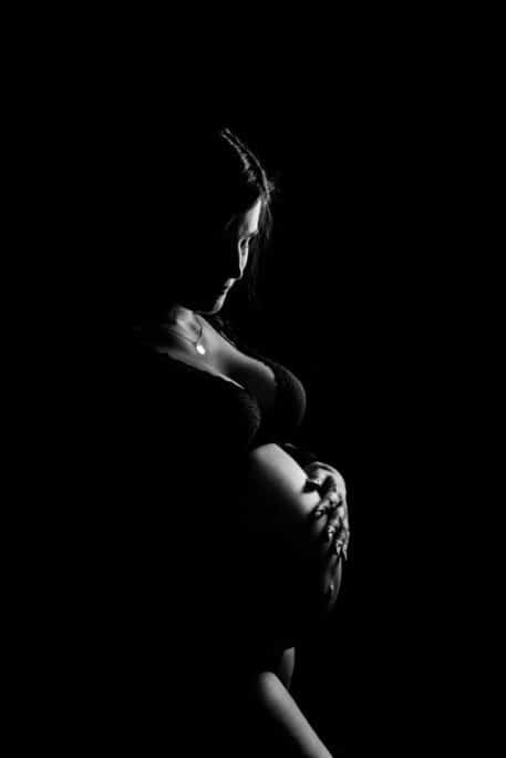 Comment se déroule une séance photo femme enceinte avec un